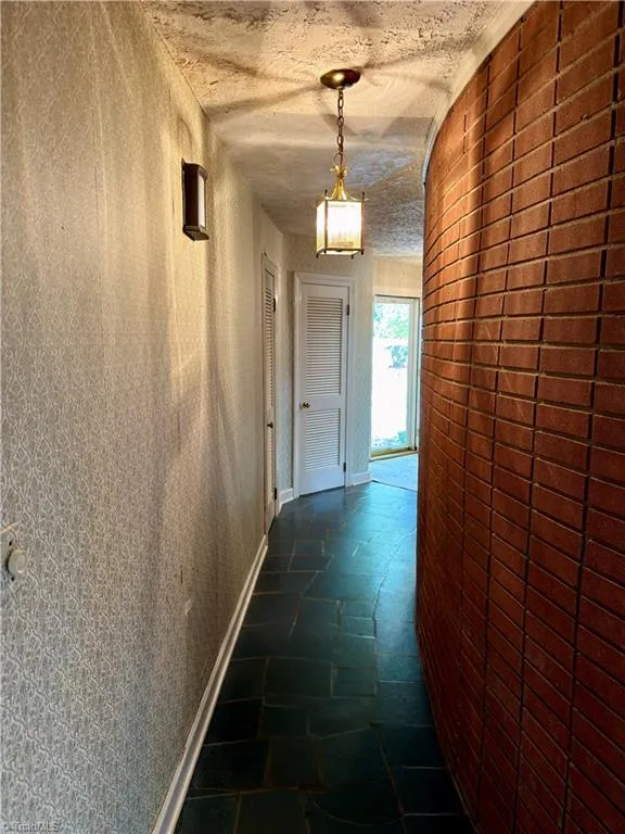 1031 Country Lane Winston-Salem, NC 27107