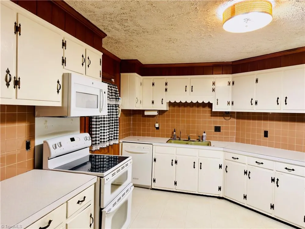 1031 Country Lane Winston-Salem, NC 27107