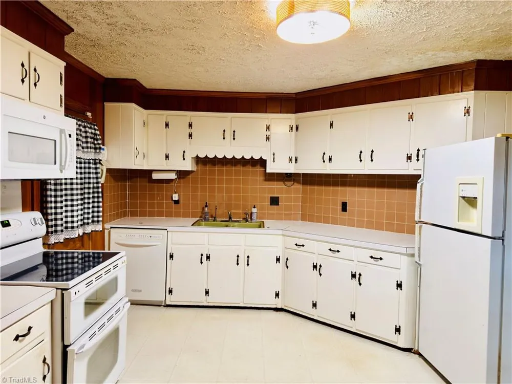 1031 Country Lane Winston-Salem, NC 27107