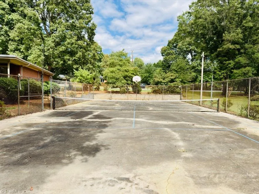 1031 Country Lane Winston-Salem, NC 27107