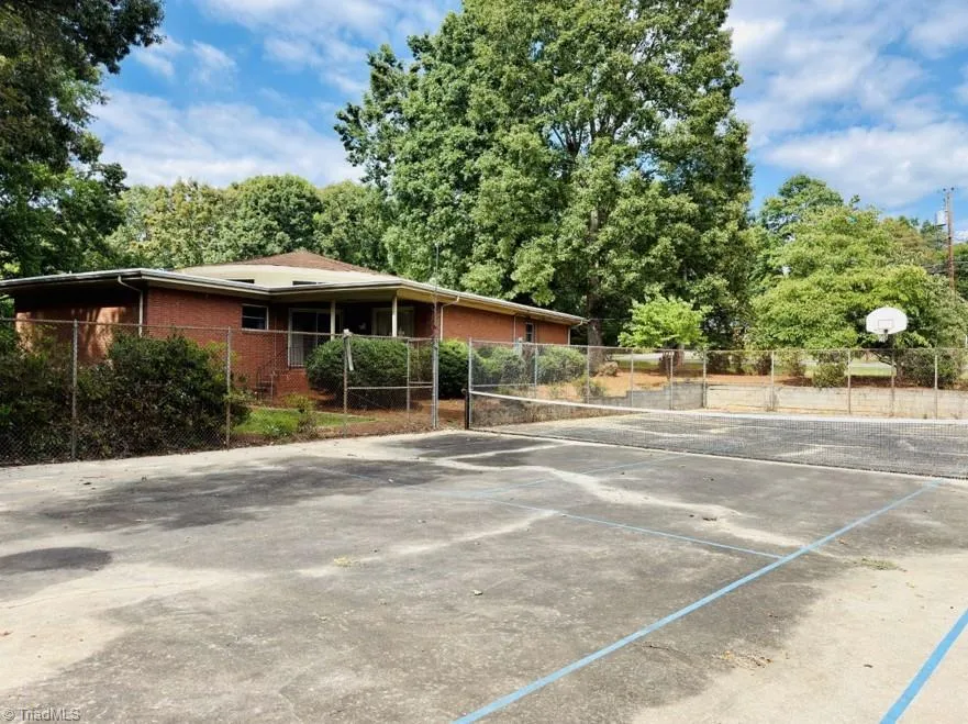 1031 Country Lane Winston-Salem, NC 27107