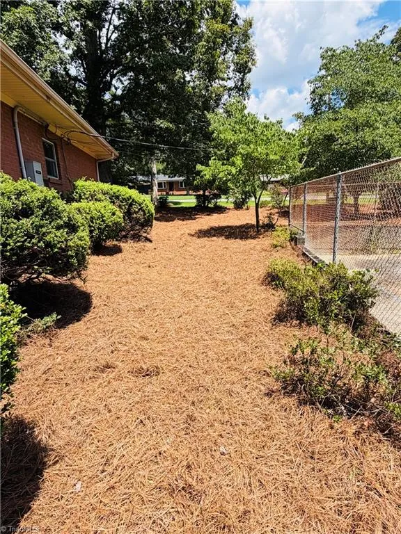 1031 Country Lane Winston-Salem, NC 27107