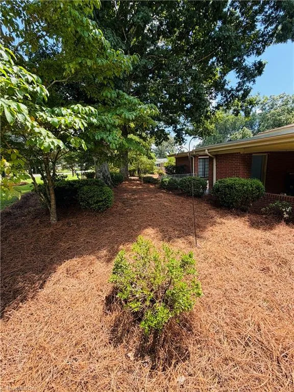 1031 Country Lane Winston-Salem, NC 27107