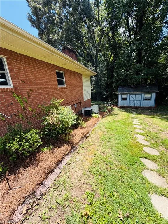 1031 Country Lane Winston-Salem, NC 27107
