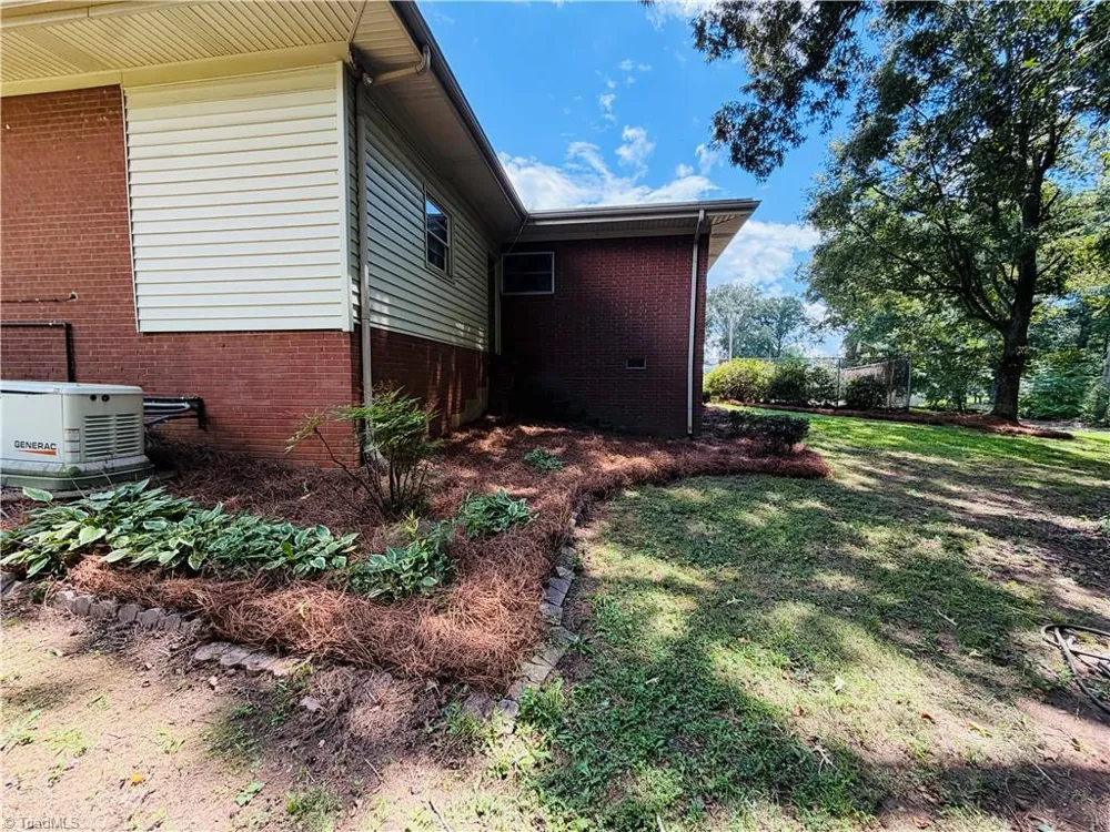 1031 Country Lane Winston-Salem, NC 27107