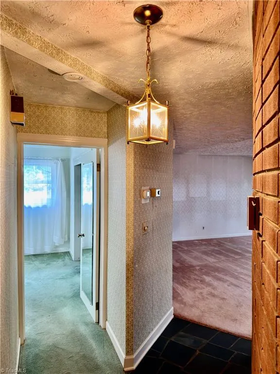 1031 Country Lane Winston-Salem, NC 27107