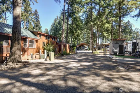 1546 Reservation Road SE #200