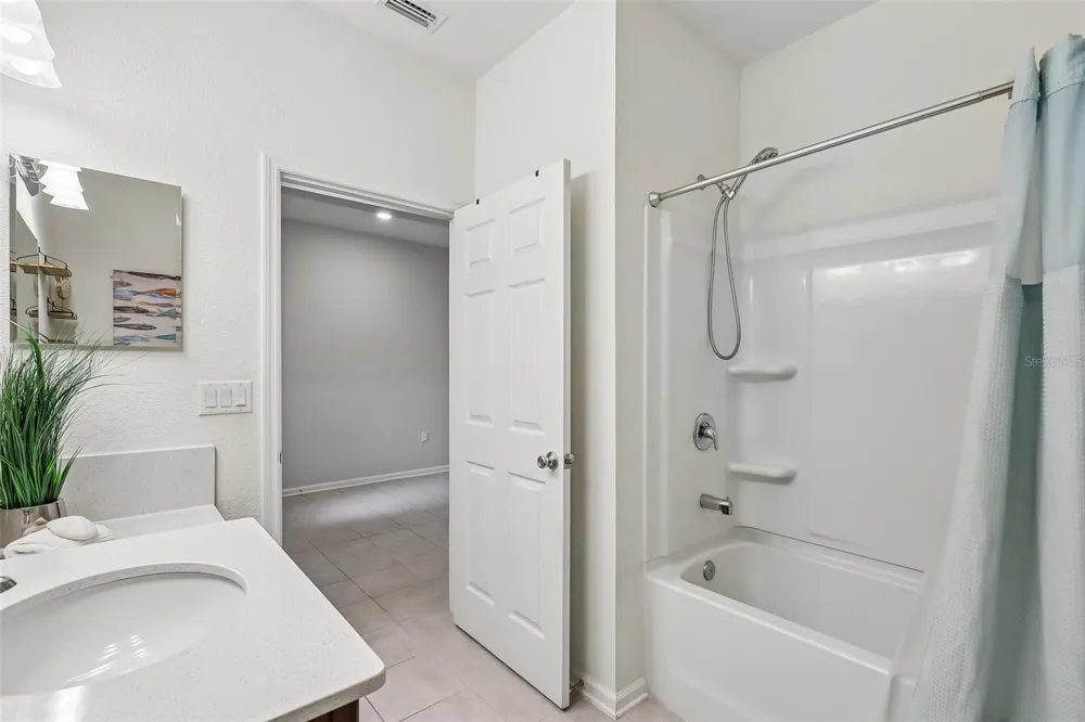 3077 HAWKS HILL LANE Jacksonville, FL 32216