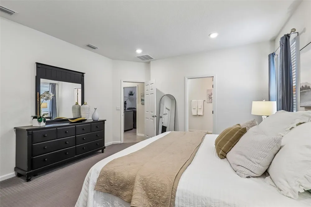 3077 HAWKS HILL LANE Jacksonville, FL 32216