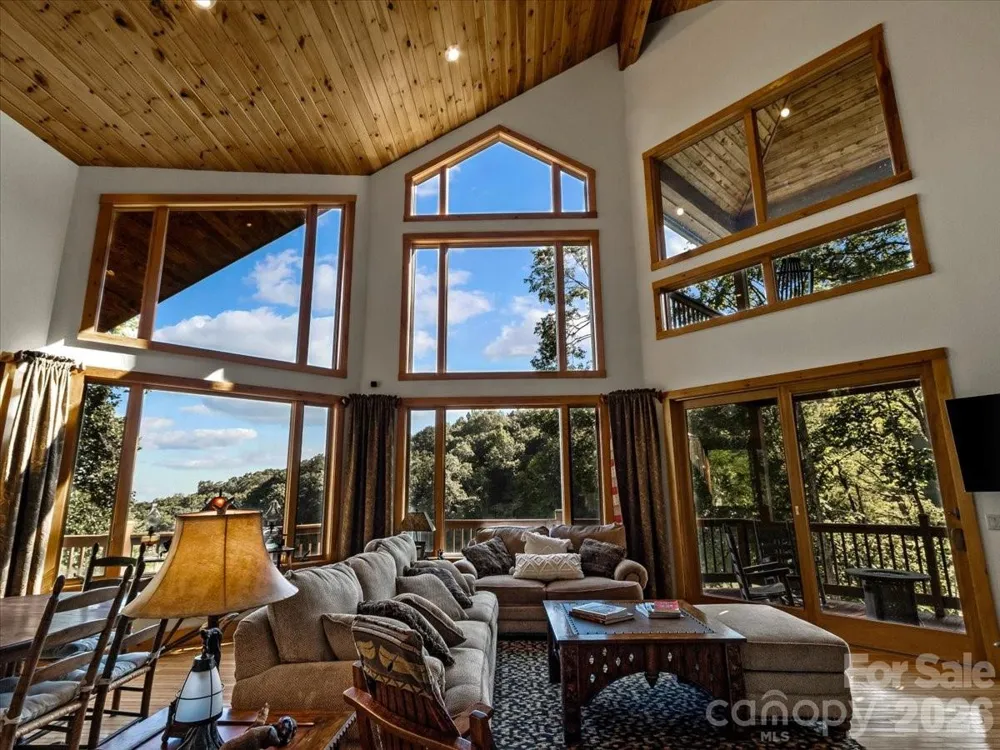 30 Apple Brandy Way Burnsville, NC 28714