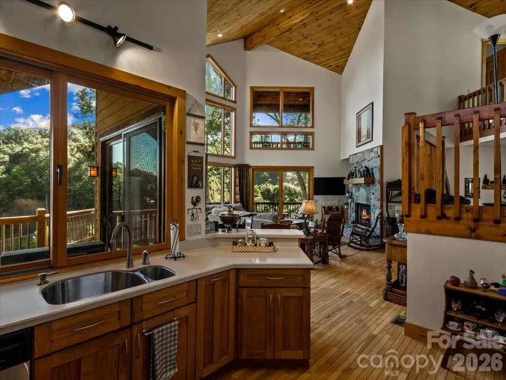 30 Apple Brandy Way Burnsville, NC 28714
