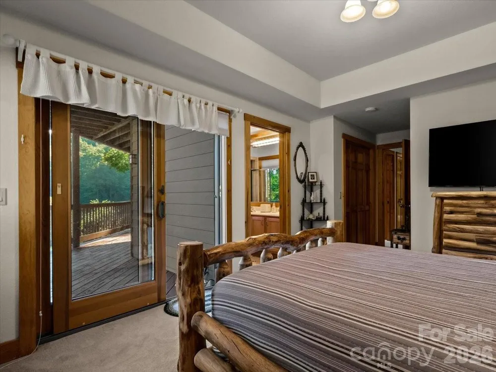 30 Apple Brandy Way Burnsville, NC 28714