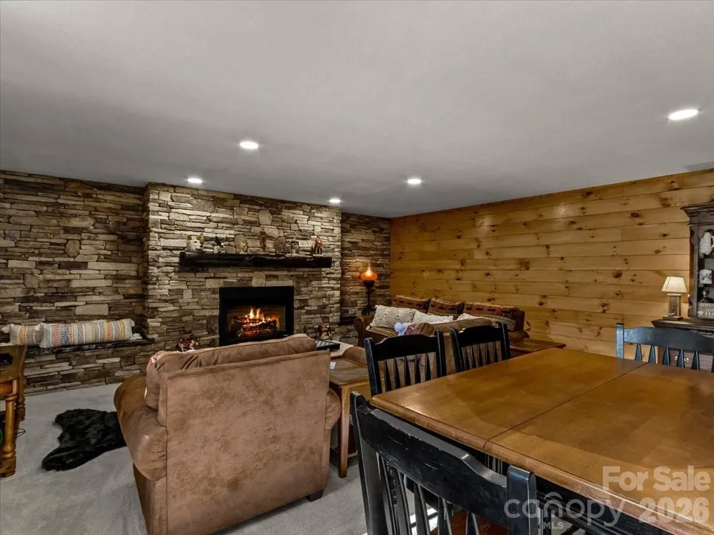30 Apple Brandy Way Burnsville, NC 28714