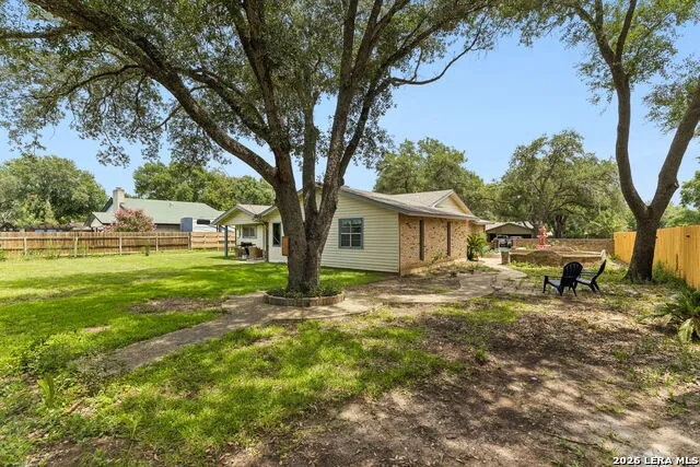 1640 WILLOW LN Seguin, TX 78155