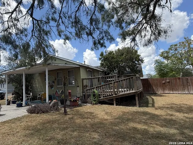 902 Bond Karnes City, TX 78118