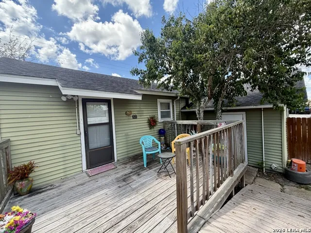 902 Bond Karnes City, TX 78118