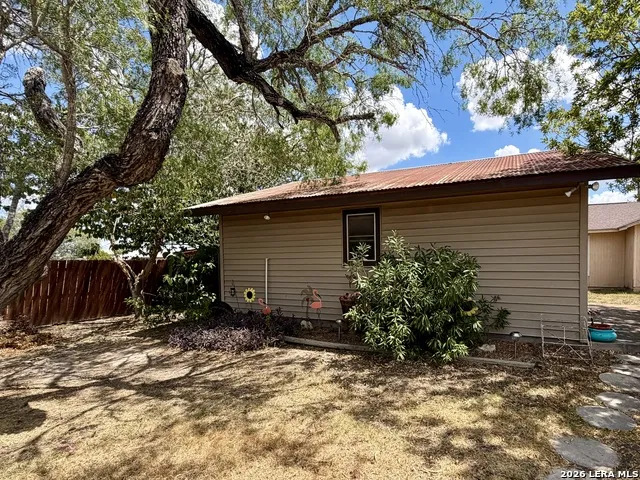 902 Bond Karnes City, TX 78118