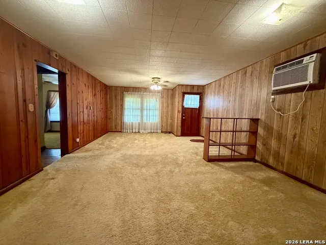 902 Bond Karnes City, TX 78118
