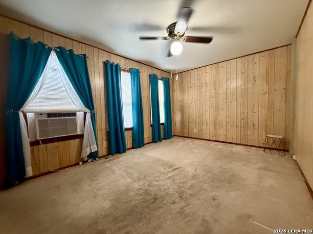 902 Bond Karnes City, TX 78118