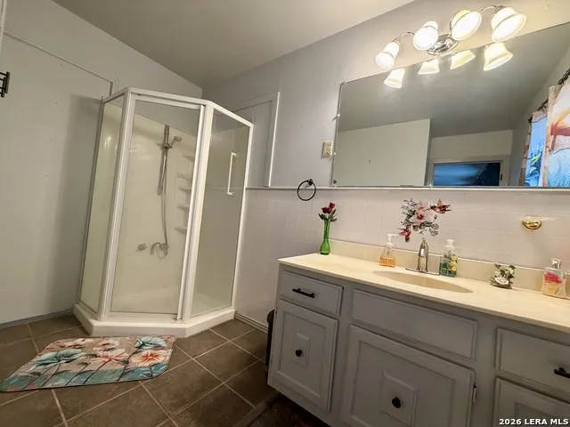 902 Bond Karnes City, TX 78118