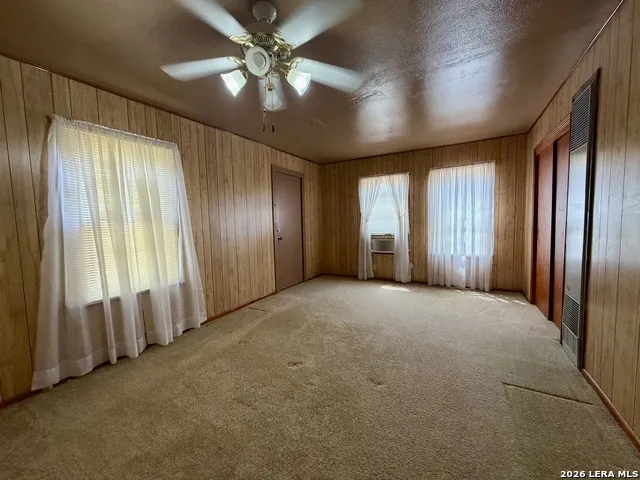 902 Bond Karnes City, TX 78118