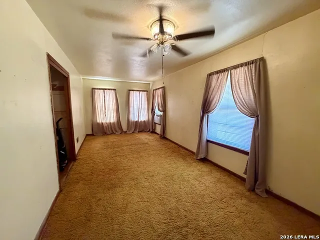 902 Bond Karnes City, TX 78118