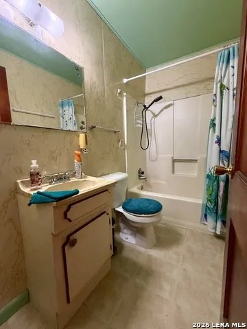 902 Bond Karnes City, TX 78118