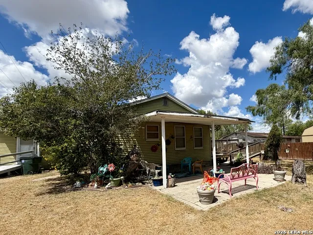 902 Bond Karnes City, TX 78118
