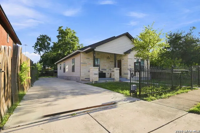 212 W Baylor San Antonio, TX 78204