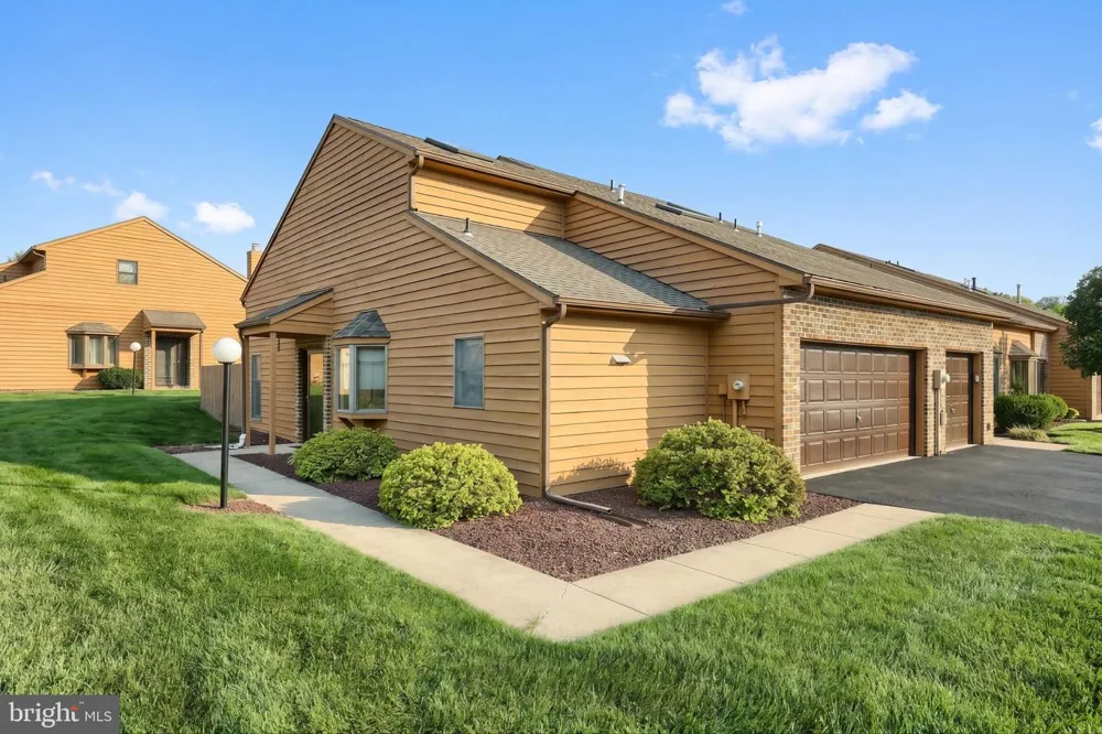 77 WESTVIEW MNR #77 York, PA 17408