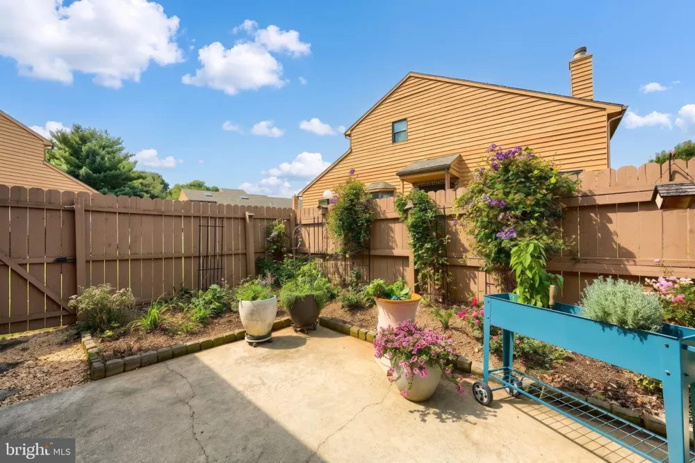 77 WESTVIEW MNR #77 York, PA 17408