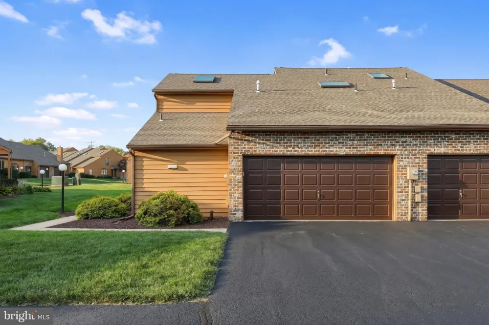 77 WESTVIEW MNR #77 York, PA 17408