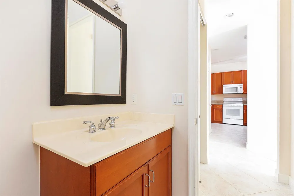 6807 LAKESIDE CIRCLE #102-1 Davie, FL 33314