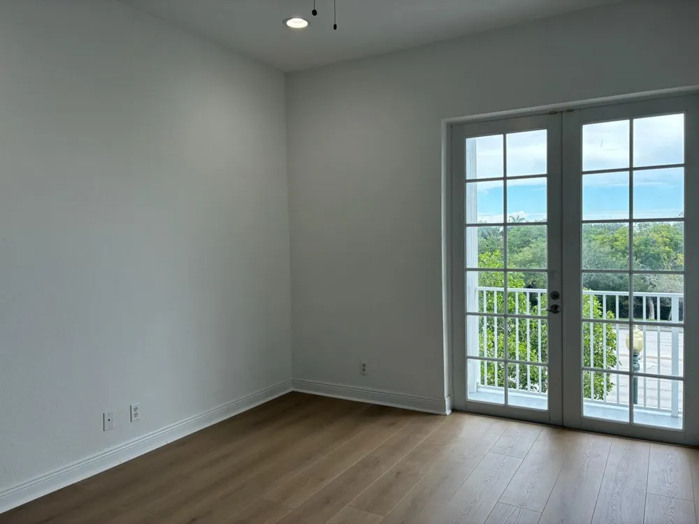 6807 LAKESIDE CIRCLE #102-1 Davie, FL 33314
