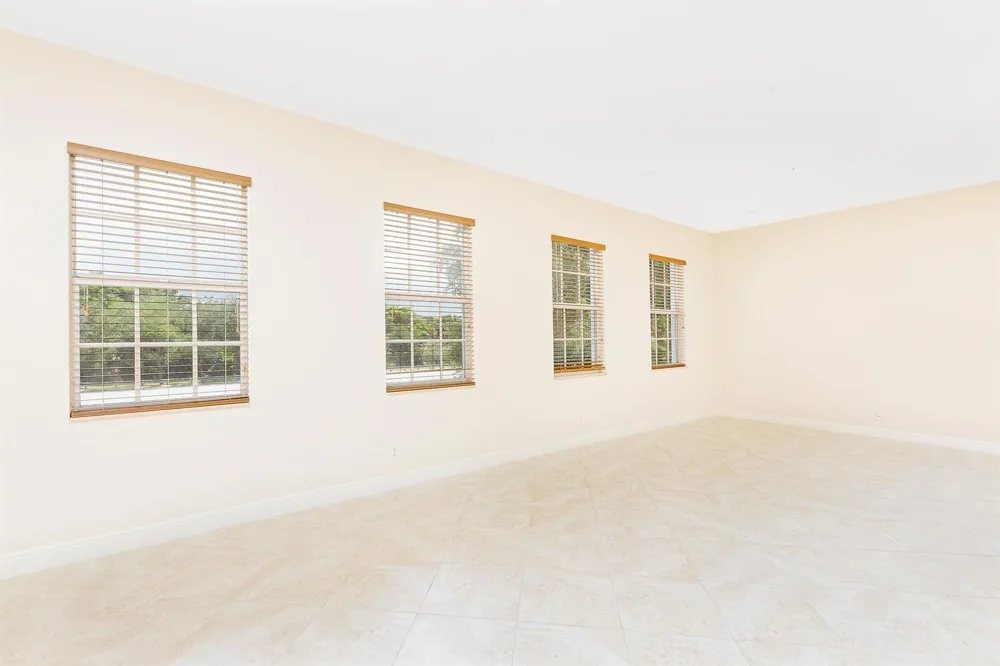 6807 LAKESIDE CIRCLE #102-1 Davie, FL 33314