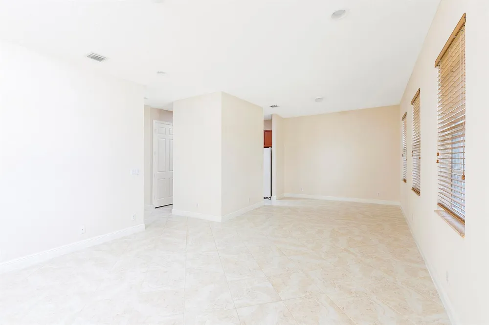 6807 LAKESIDE CIRCLE #102-1 Davie, FL 33314