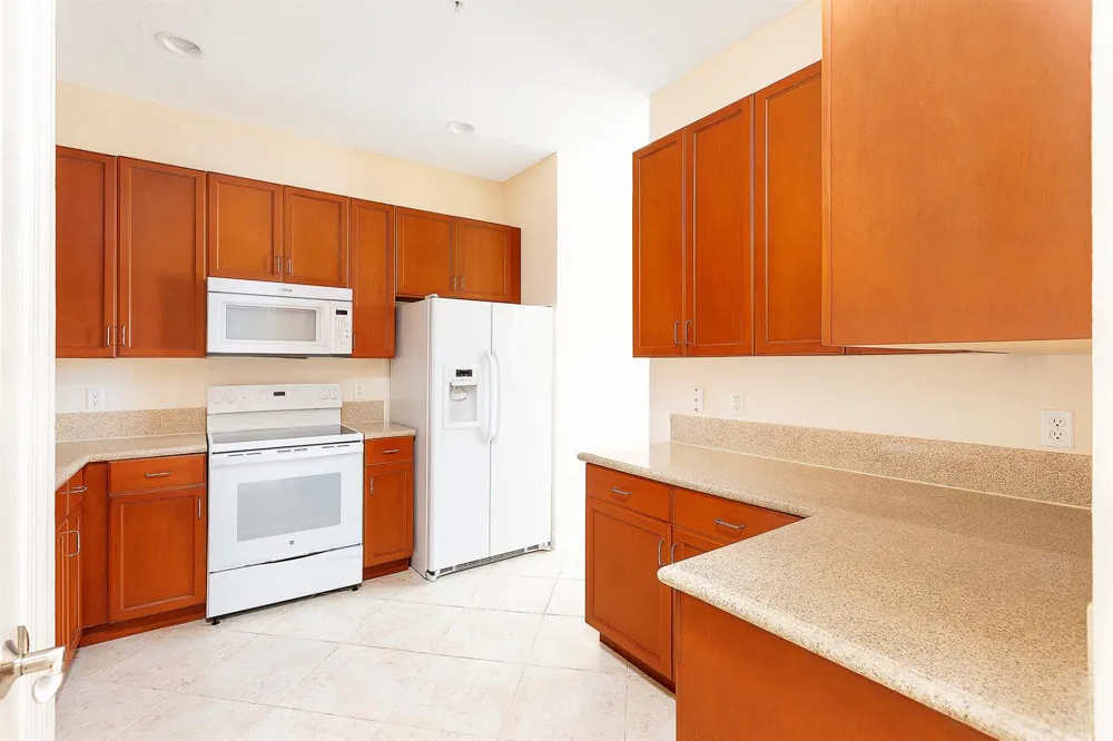 6807 LAKESIDE CIRCLE #102-1 Davie, FL 33314