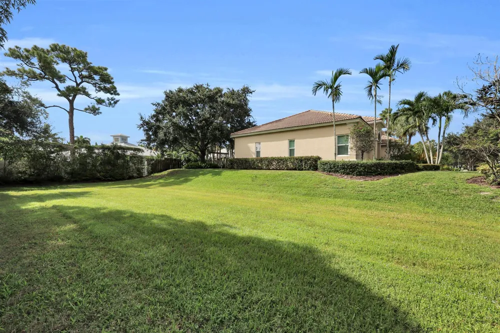 103 MAGNOLIA WAY Tequesta, FL 33469