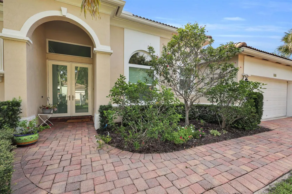 103 MAGNOLIA WAY Tequesta, FL 33469