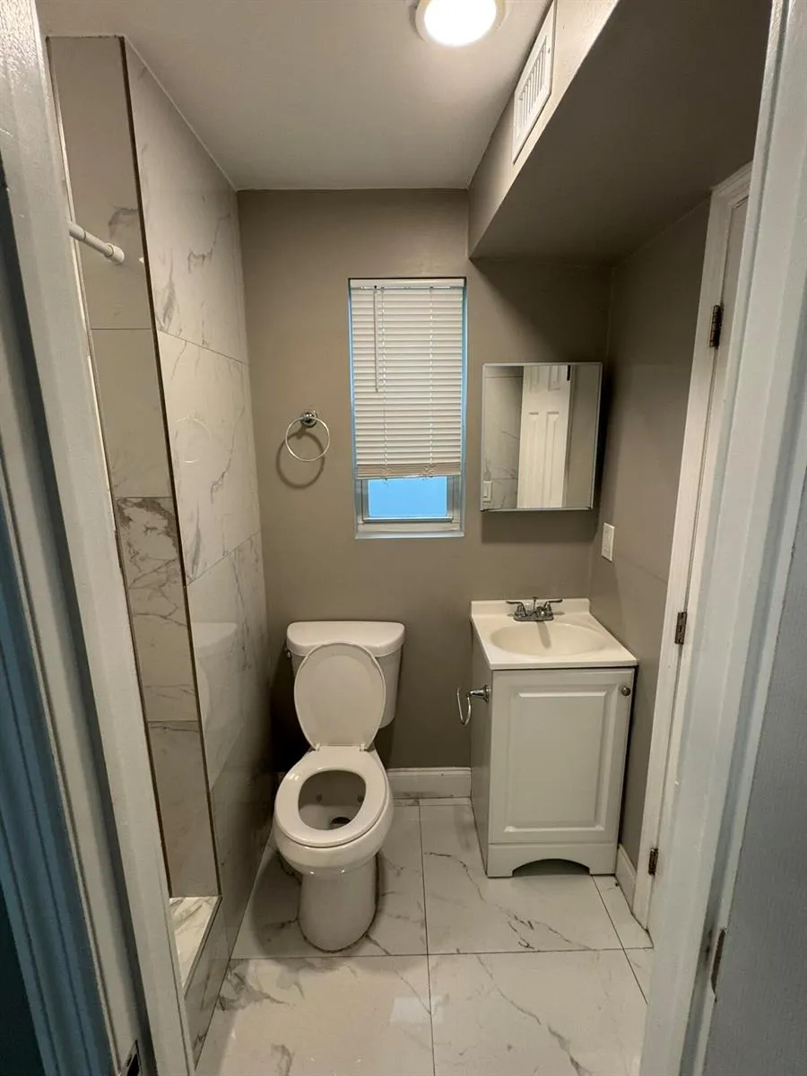 3890 Lakewood Road Palm Springs, FL 33461