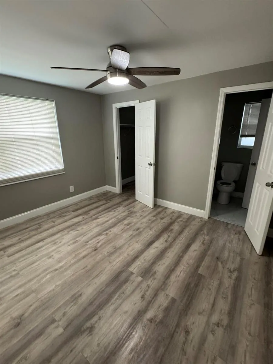 3890 Lakewood Road Palm Springs, FL 33461