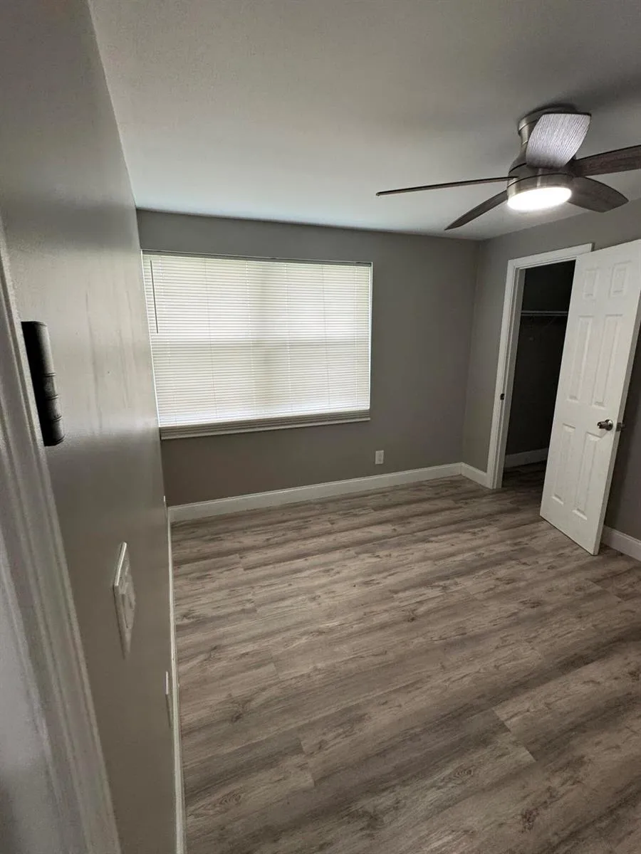3890 Lakewood Road Palm Springs, FL 33461