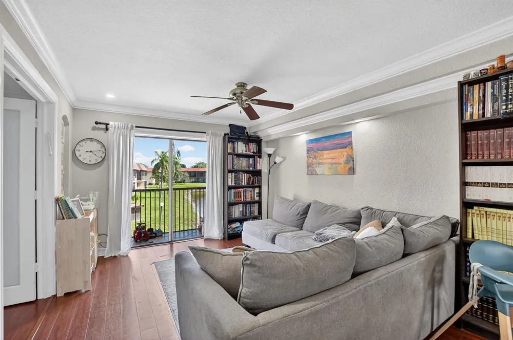 21895 LAKE FOREST CIRCLE #201 Boca Raton, FL 33433