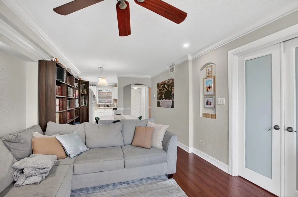 21895 LAKE FOREST CIRCLE #201 Boca Raton, FL 33433