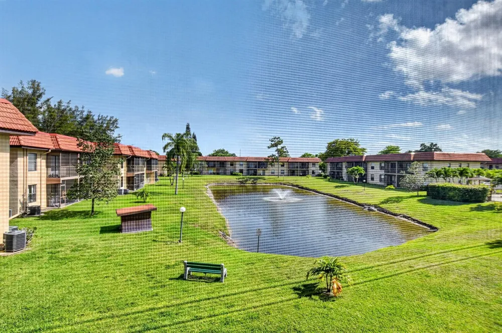 21895 LAKE FOREST CIRCLE #201 Boca Raton, FL 33433