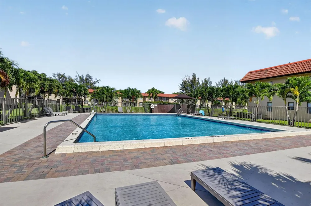 21895 LAKE FOREST CIRCLE #201 Boca Raton, FL 33433