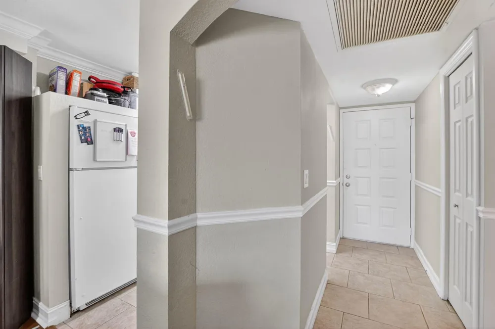 21895 LAKE FOREST CIRCLE #201 Boca Raton, FL 33433