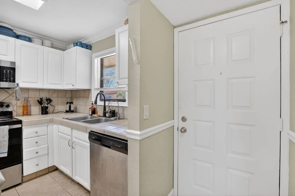 21895 LAKE FOREST CIRCLE #201 Boca Raton, FL 33433