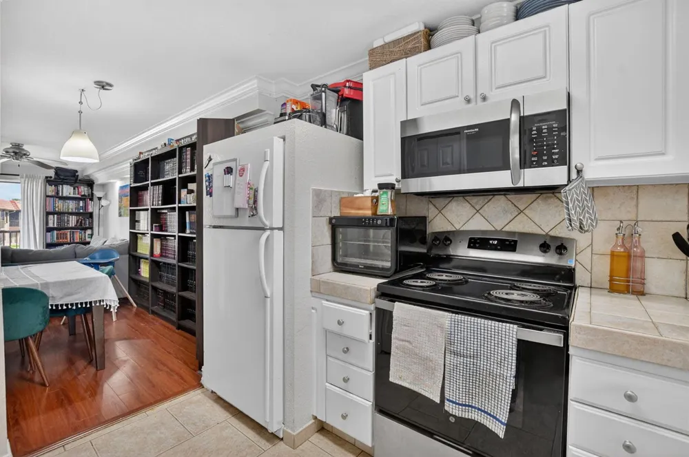 21895 LAKE FOREST CIRCLE #201 Boca Raton, FL 33433