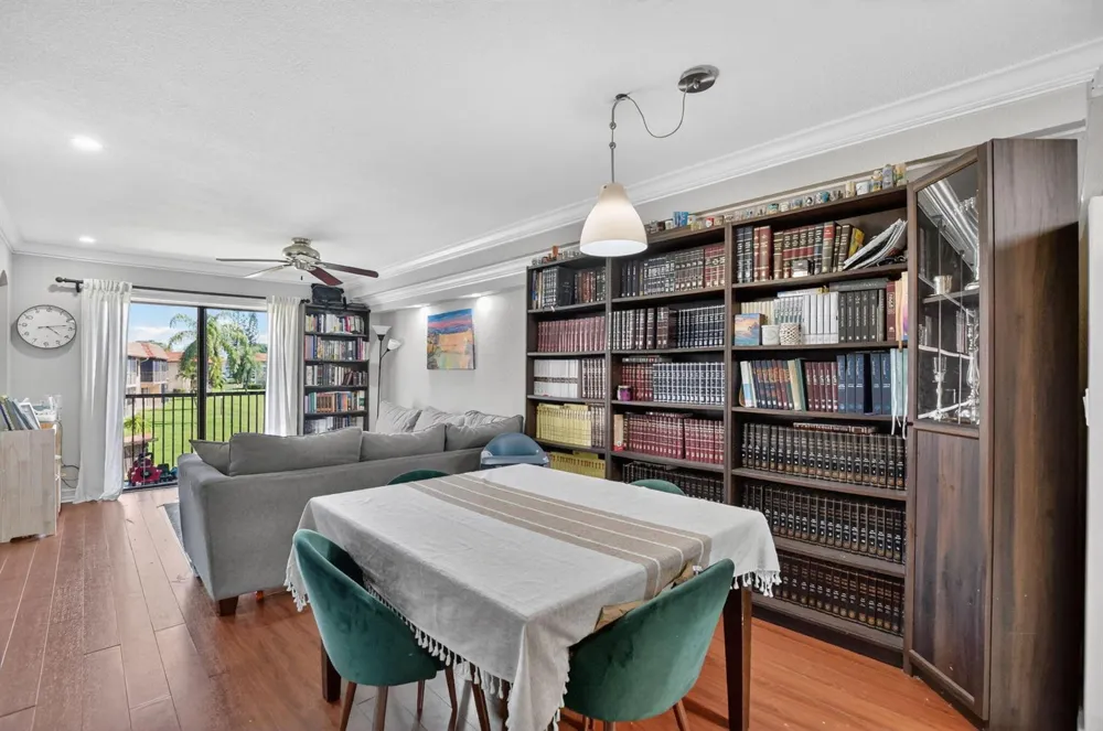 21895 LAKE FOREST CIRCLE #201 Boca Raton, FL 33433